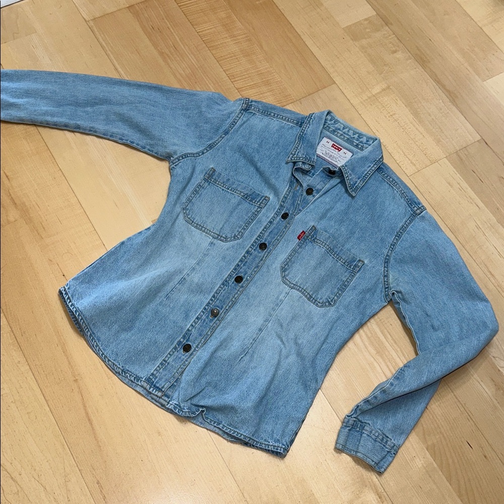 Levi's Classic Light Blue Denim Shirt - Picture 10 of 10